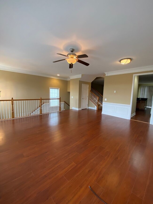 Foto del edificio - Bright and Spacious End Unit Townhouse in ...