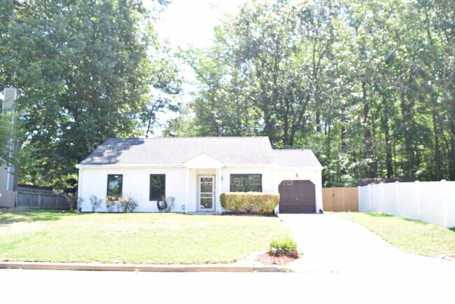 Building Photo - 826 Maywood Cir