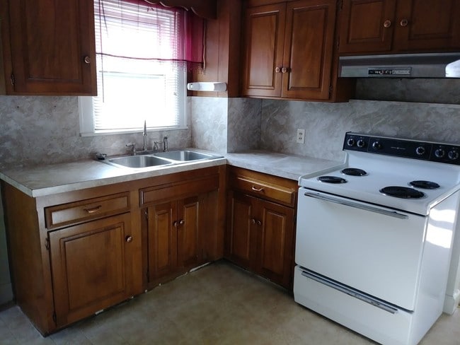 Building Photo - 2 br, 1 bath House - 3950 Butternut Ave.