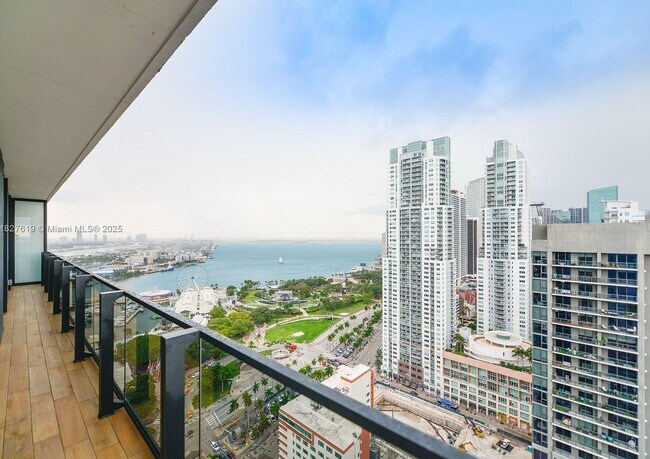 Foto del edificio - 398 NE 5th St