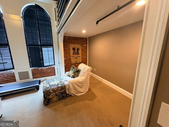 Foto del edificio - 102 N Hill St