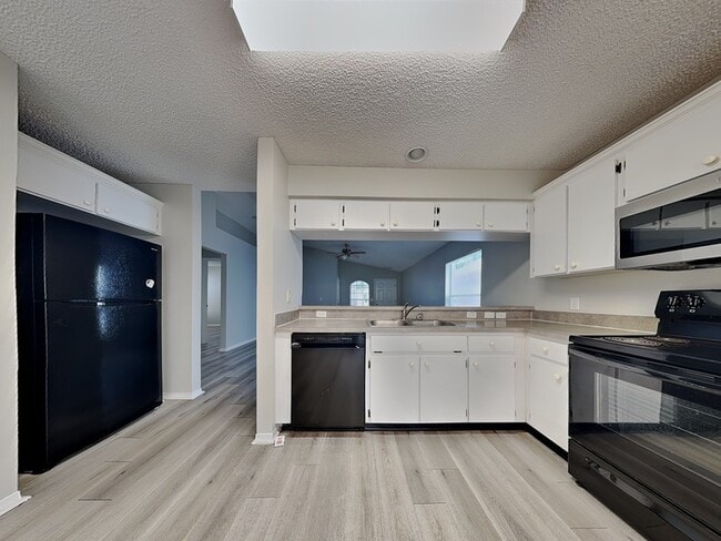 Building Photo - 8904 Bridgeford Oaks Dr