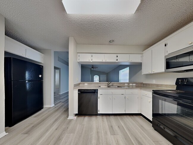 Foto del edificio - 8904 Bridgeford Oaks Dr