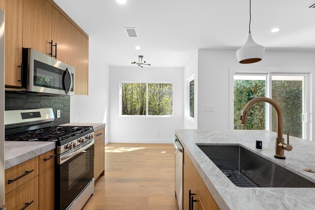 Building Photo - 1127 16th St