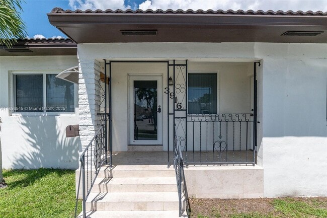 Building Photo - 3916 SW 58th Ave