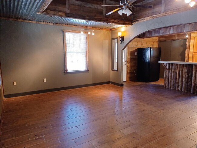 Building Photo - 8851 Private Rd 5204