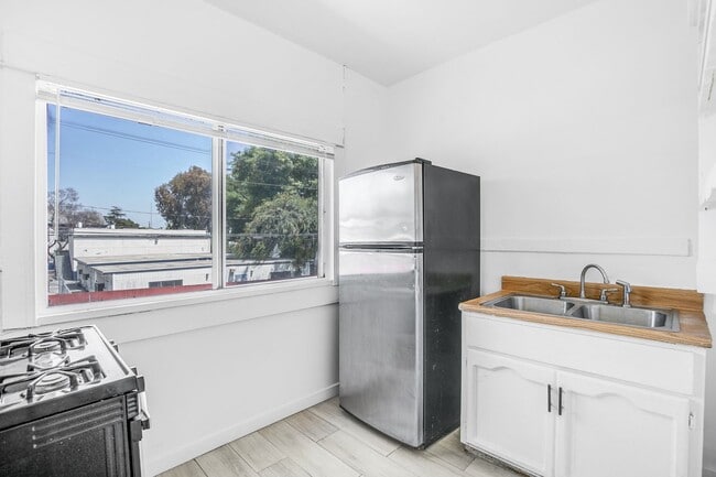 Foto del edificio - 5251 Main St