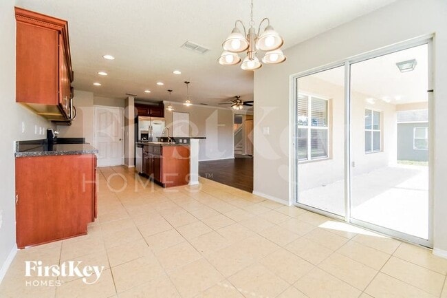Building Photo - 13509 Laranja St