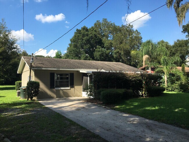 Building Photo - 1450 E Church St