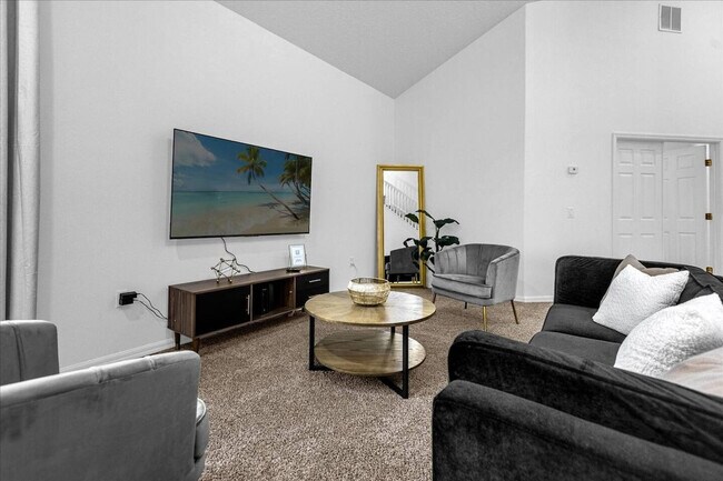 Building Photo - 638 Cassia Dr
