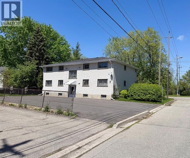 Building Photo - 36 Graham Ave