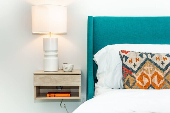 Building Photo - 15809-15897 97 Ave NW