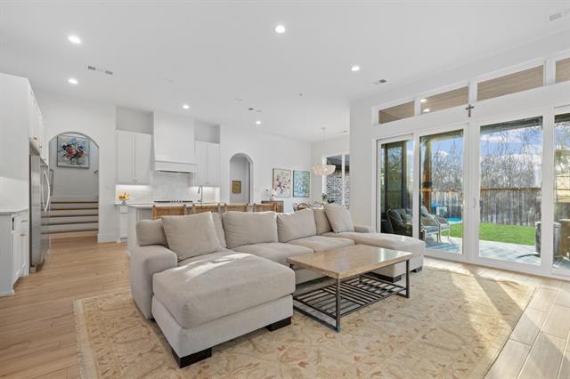 Building Photo - 9847 Mixon Dr