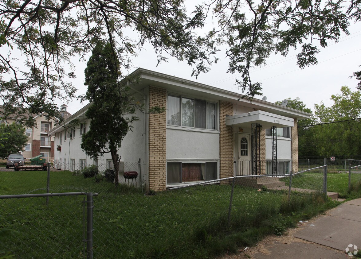 Building Photo - 2900 16th Ave S