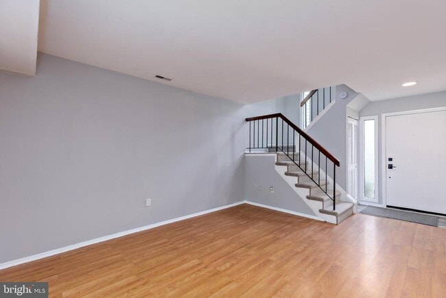 Building Photo - 1913 Encino Dr