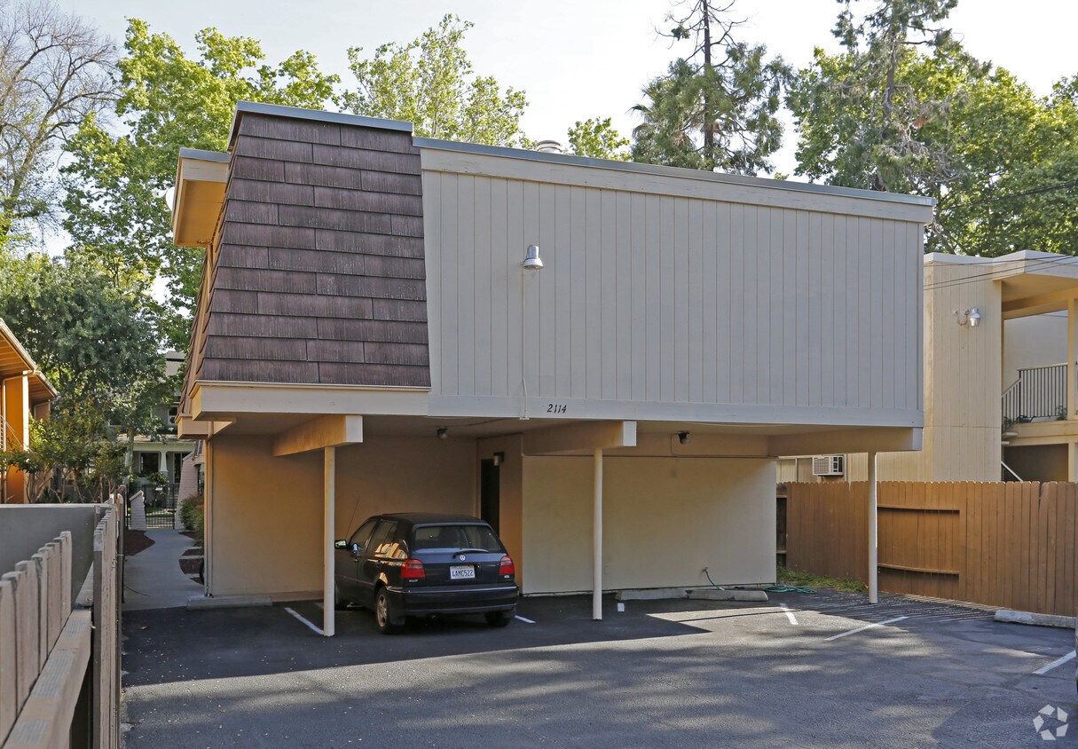 Building Photo - 2114 H St