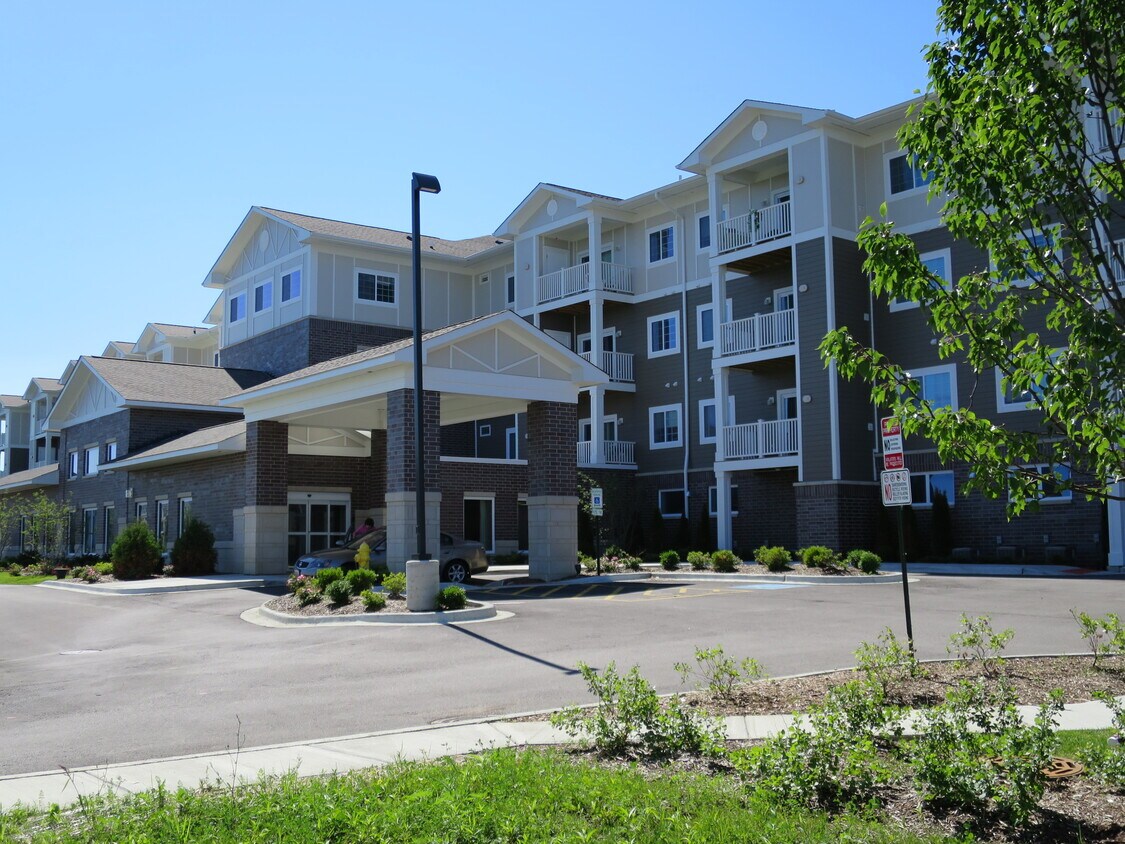 Thomas Place at Glendale Heights Apartments Glendale Heights, IL