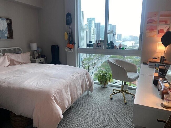 Foto del edificio - 325 S Biscayne Blvd