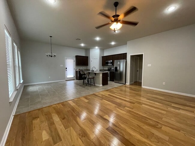 Building Photo - Berkshire Beauty