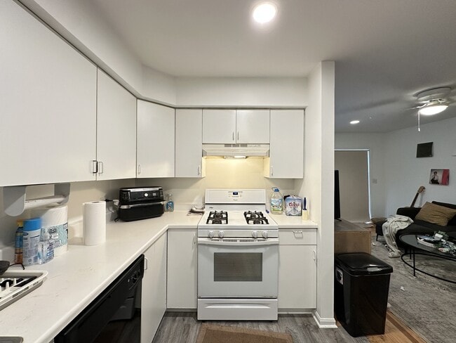 Foto del edificio - 1827 N Marshfield Ave