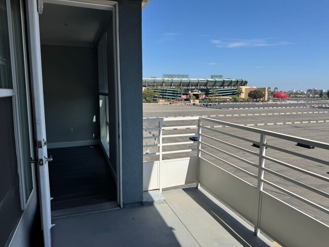 Interior Photo - Stadium House Apartments