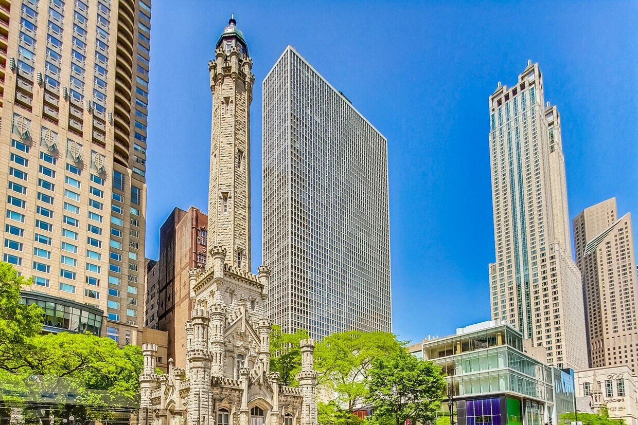 Foto principal - 111 E Chestnut St