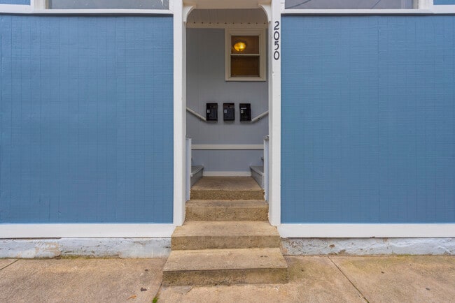 Building Photo - 2050 Robin St