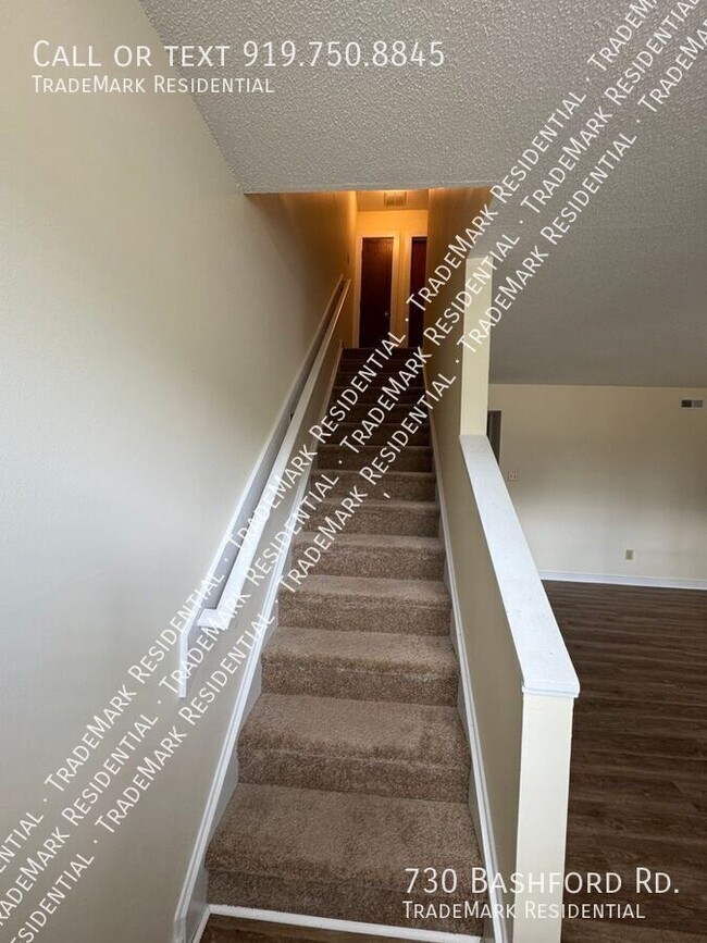 Foto del edificio - 2 Bedroom 1 full and 2 half bath Townhome ...