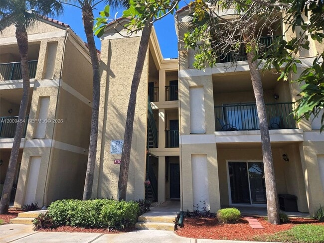 Foto del edificio - 733 Riverside Dr