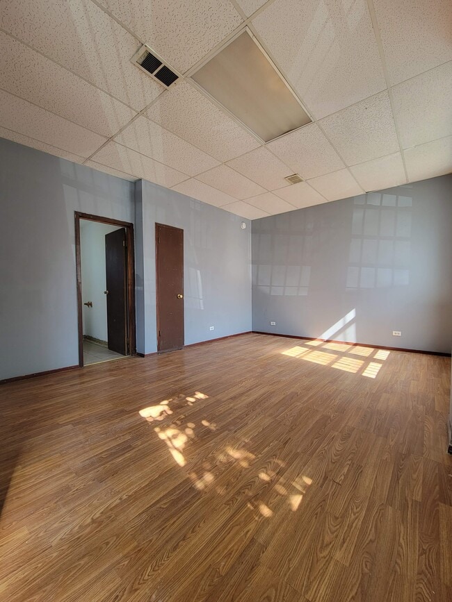 Building Photo - 1001 W 31st St