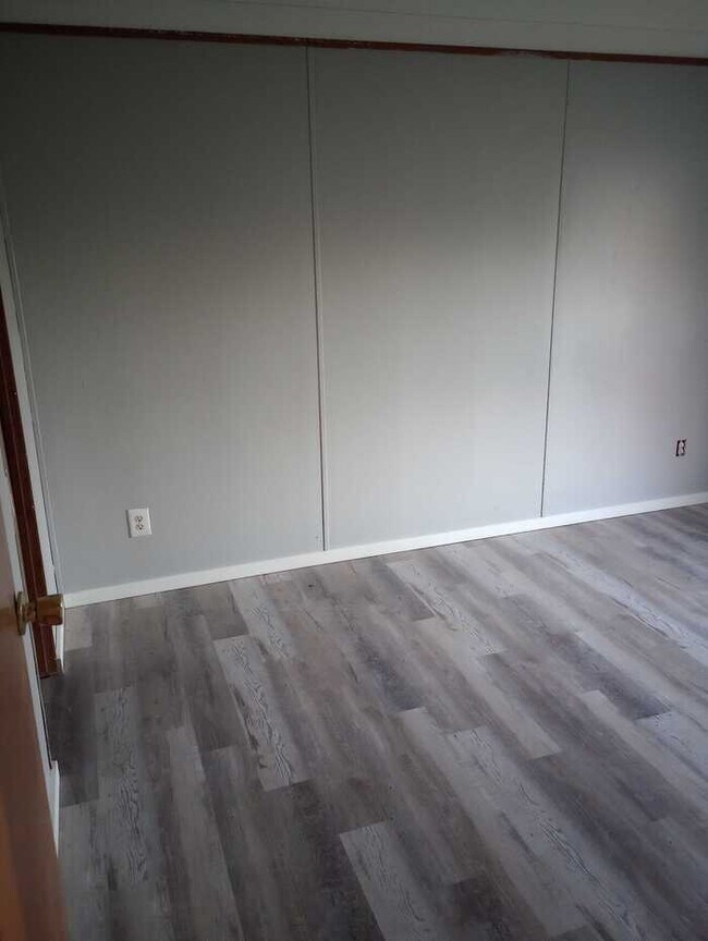 Building Photo - 3 bed 2 bath mobile home
