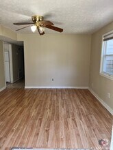 Building Photo - 122 Welch Pl