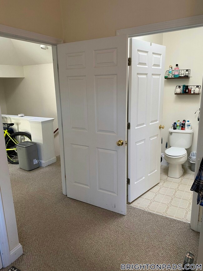 Building Photo - 8 Glencoe St