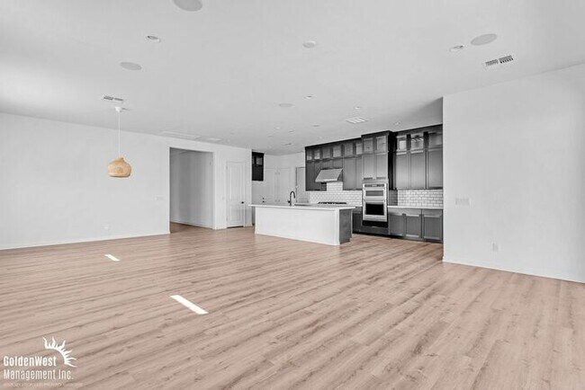 Foto del edificio - Modern 3Bdm 2Ba Home with Spacious Backyard!
