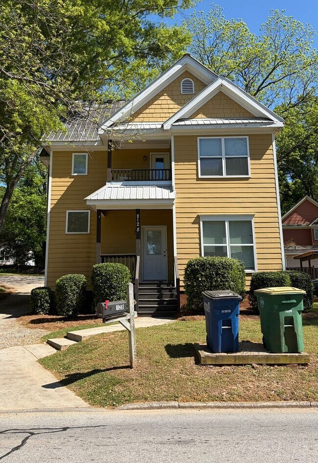 4 Bedroom Downtown Beauty! - 4 Bedroom Downtown Beauty! House