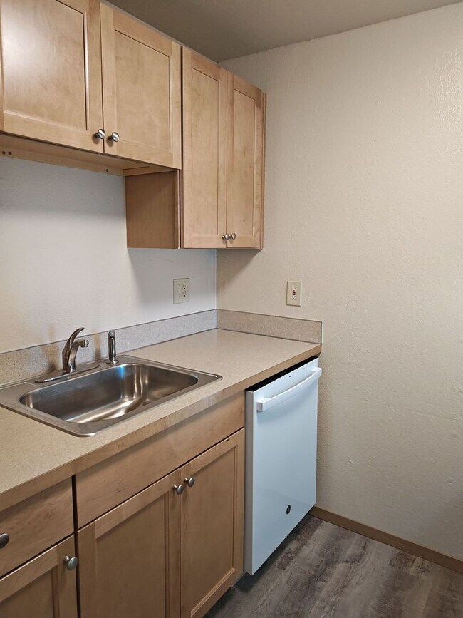 Building Photo - Renovated 1 bedroom unit!