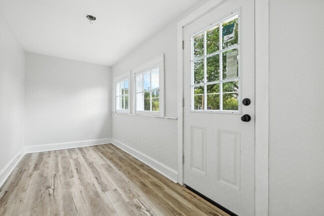 Building Photo - 260 E Beecher St