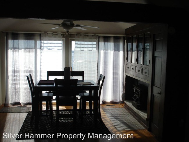 Foto del edificio - 2 br, 1 bath House - 8245 A Lake Shore Dr