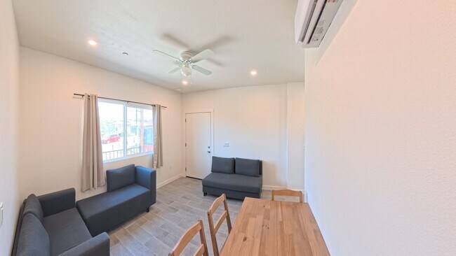 Foto del edificio - 847 Winston Dr