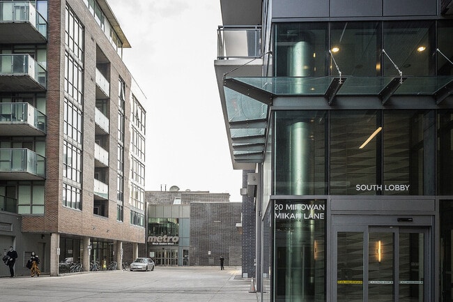 Photo du bâtiment - 20 Minowan Miikan Ln