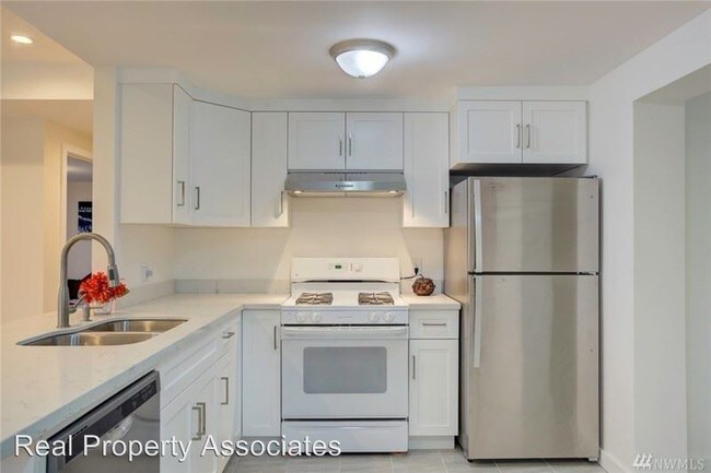 Building Photo - 3 br, 1.5 bath House - 18318 - 9th Avenue NE