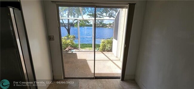 Foto del edificio - 2828 Edgehill Ln