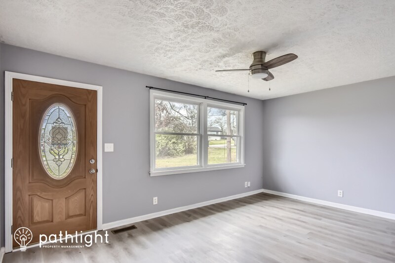 Primary Photo - 106 River Rd, Hendersonville, TN, 37075