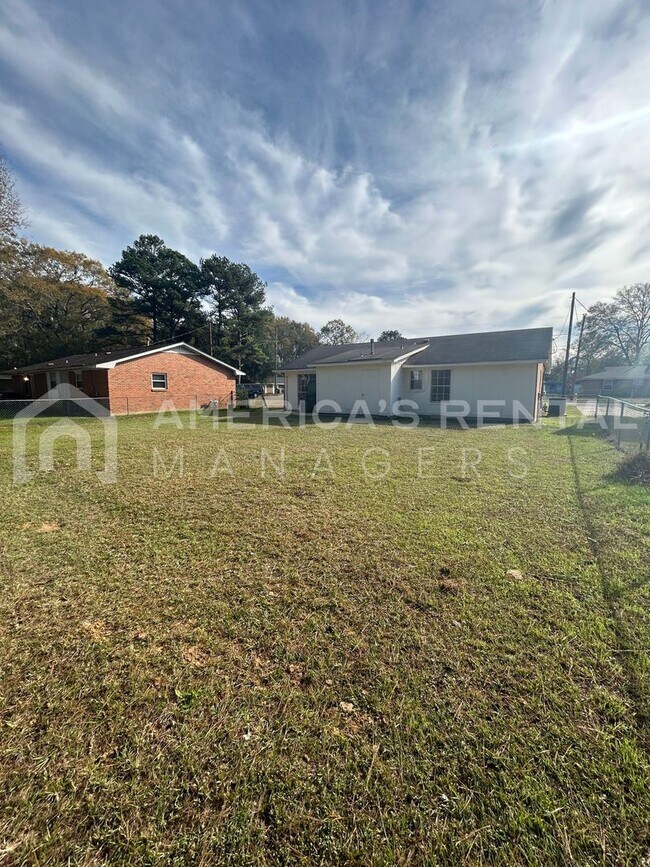 Building Photo - Home for Rent in Montgomery!!! Available f...