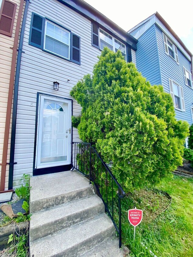Charming 3 Bedroom/ 1.5 Bathroom Townhome ... - Charming 3 Bedroom/ 1.5 Bathroom Townhome ...