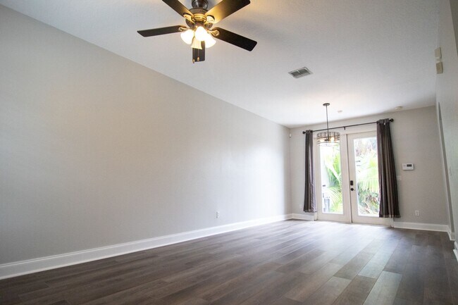 Foto del edificio - Charming Townhome in Avalon Park