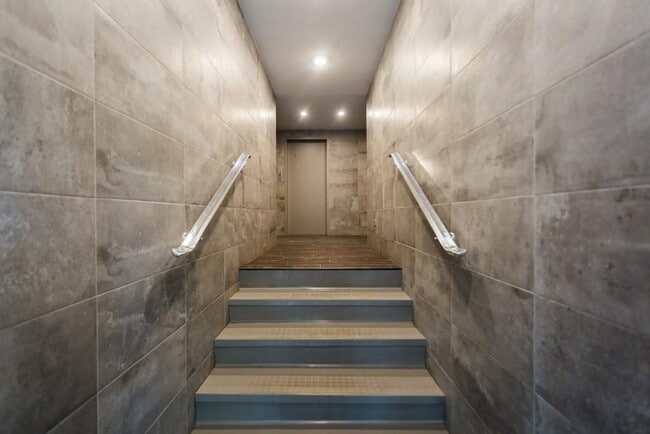 Foto del edificio - 6119 N Kenmore Ave