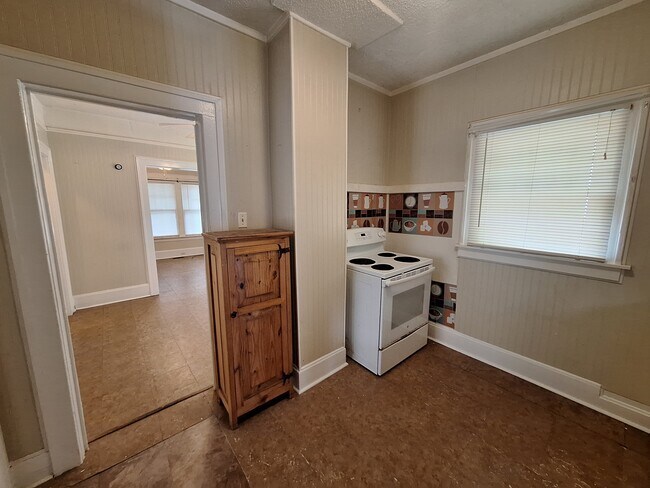 Building Photo - 823 E Whitner St