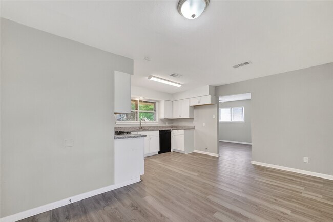 Foto del edificio - 17106 Sunshine St