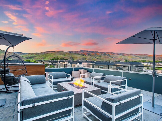 Building Photo - Luxury Condo steps from the Boise River an...